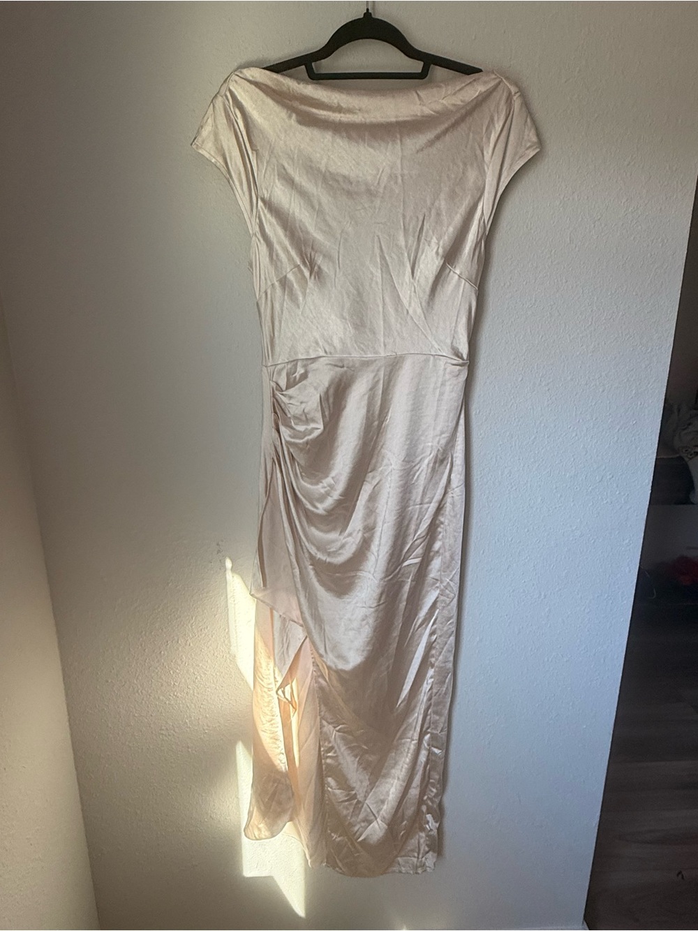 Selfie Leslie Cream Satin Cap-Sleeve Midi Dress - Picture 3 of 7